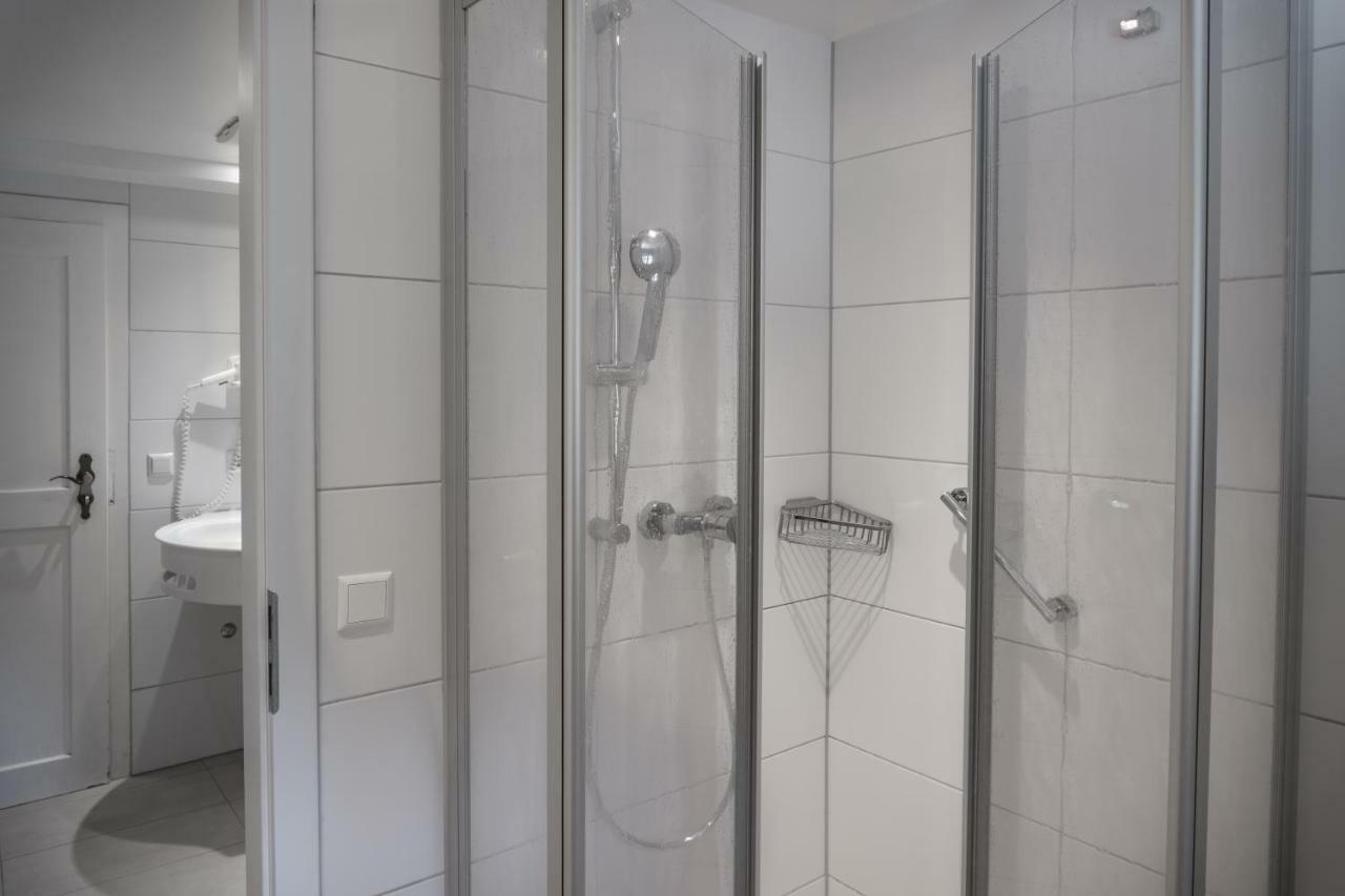 Camera Matrimoniale con Bagno in Comune