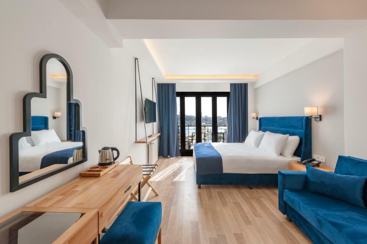 Deluxe Triple Room with Sea View