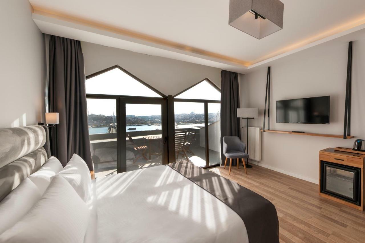 Deluxe Double Room with Balcony and Sea View