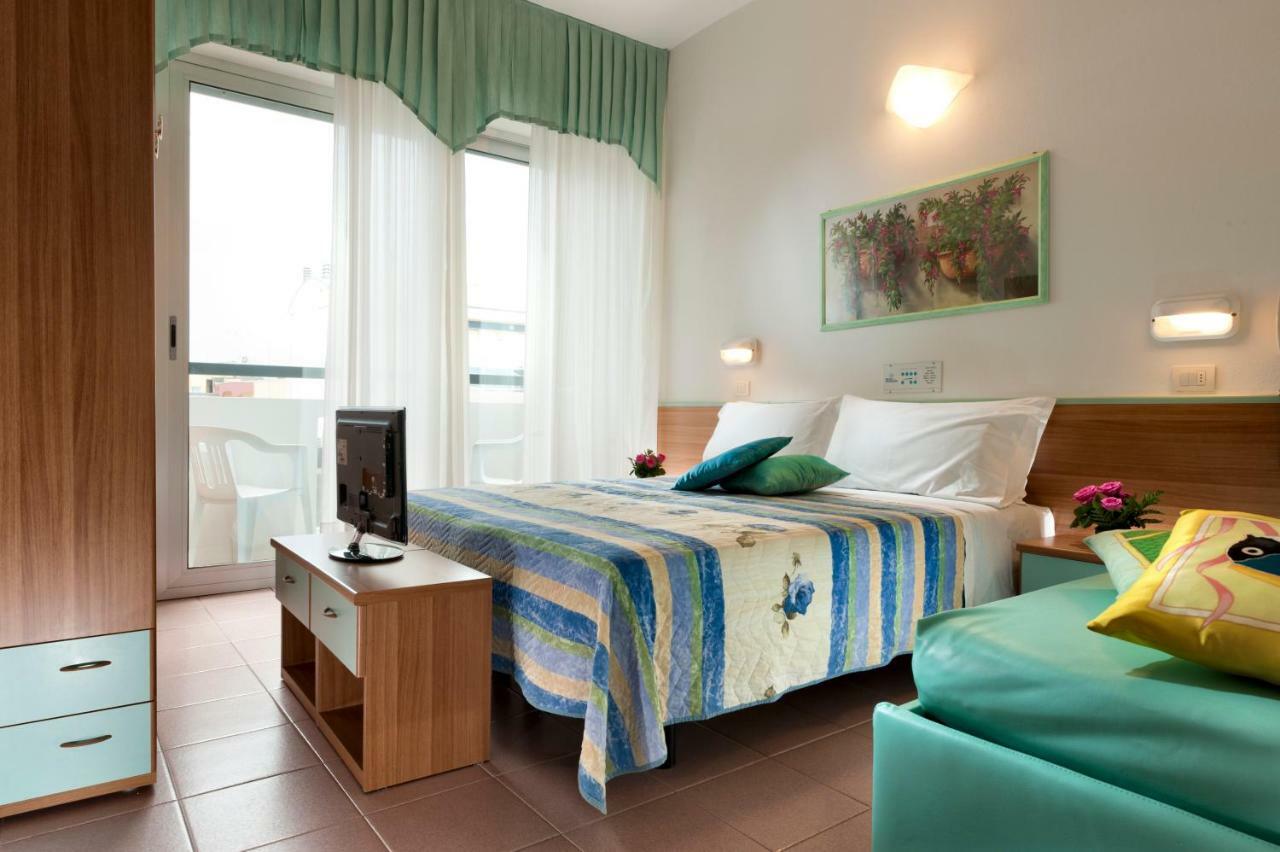 Triple Room,786320592:JPEG