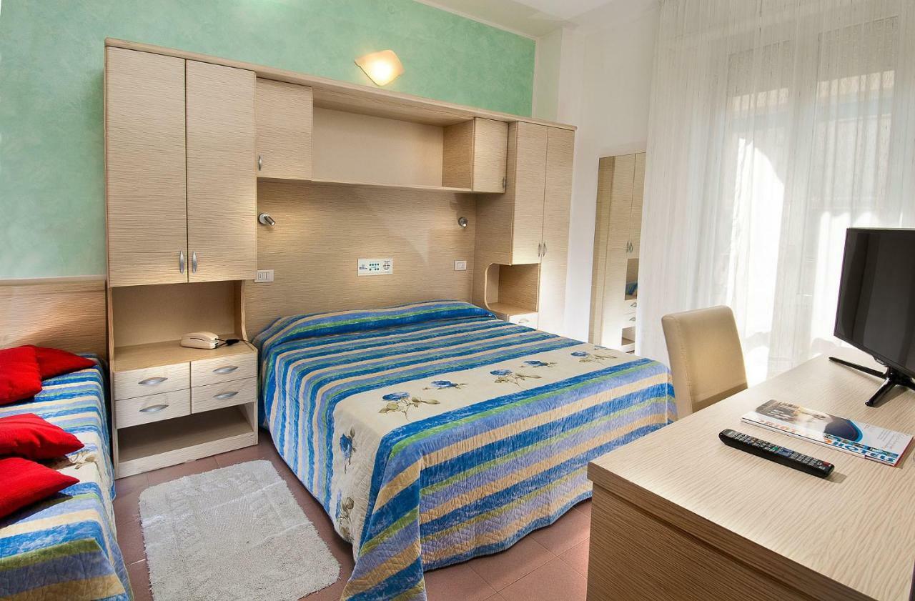 Double or Twin Room with Side Sea View,1111162716:JPEG