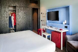 Twin Room with View