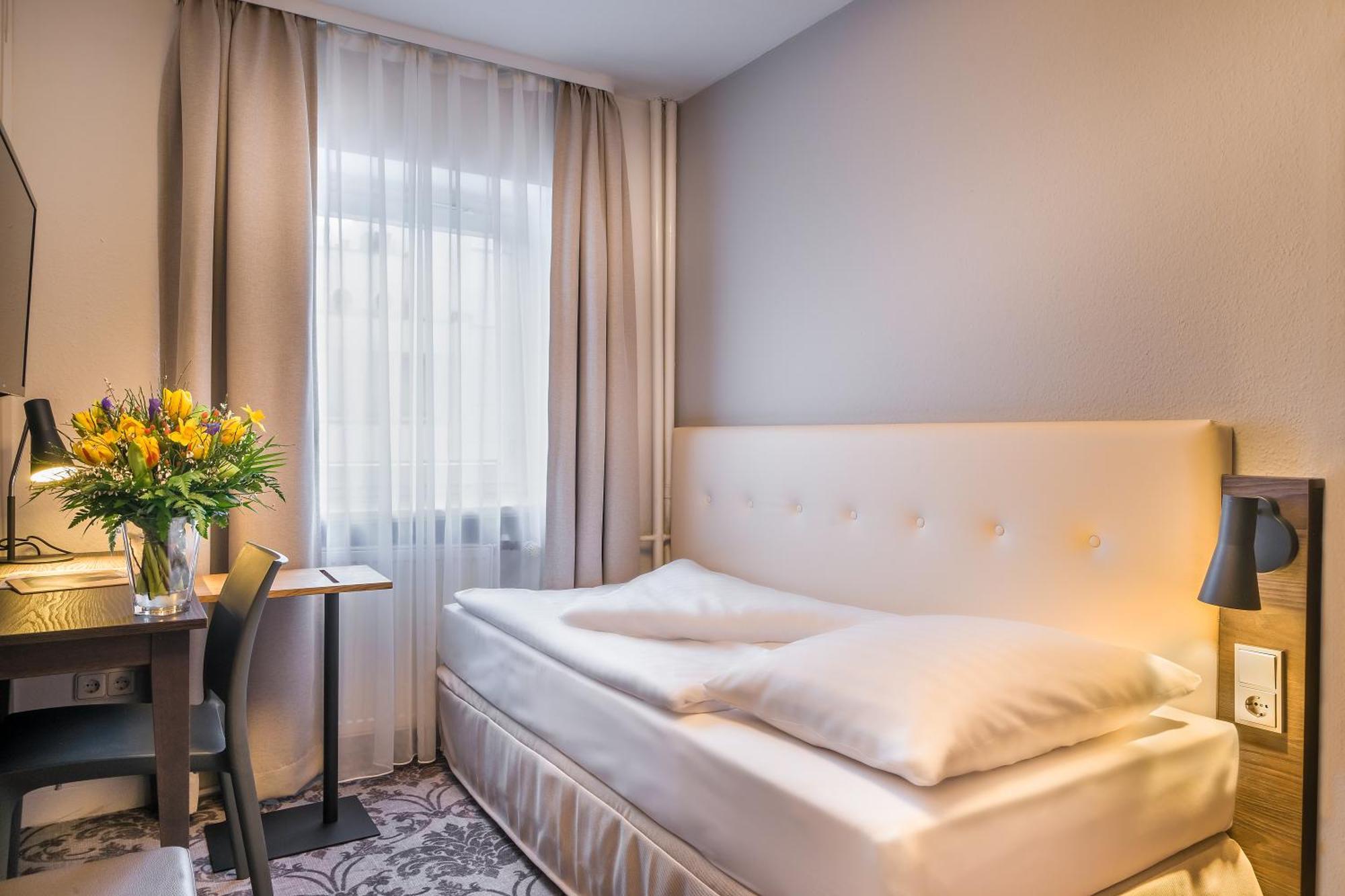 Standard Single Room,824909423:JPEG
