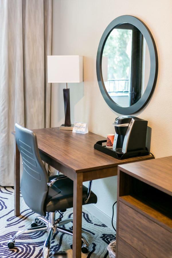 Deluxe Queen Room,828296660:JPEG