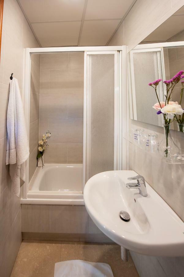 Single Room Private Bathroom