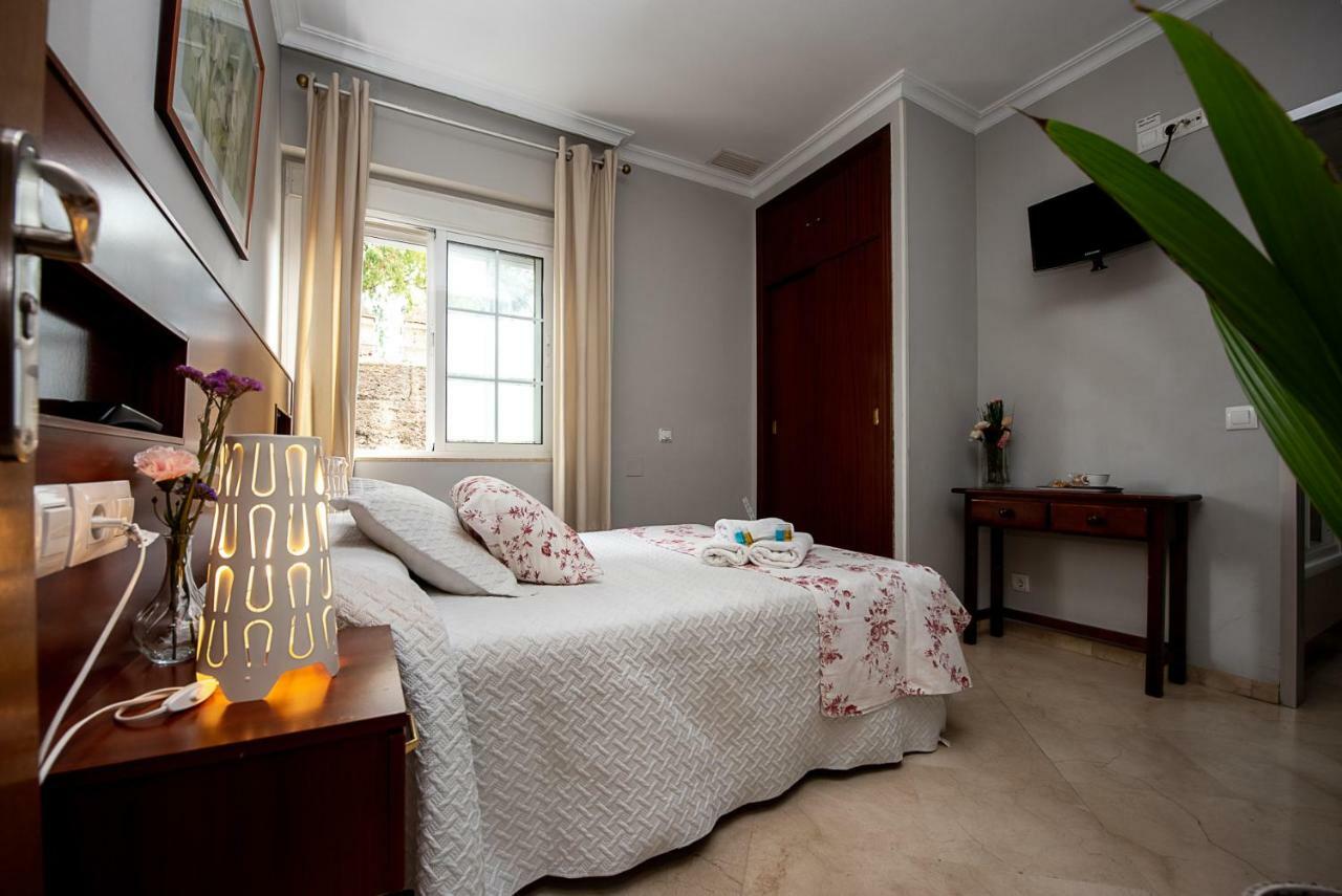 Double or Twin Room Private Bathroom