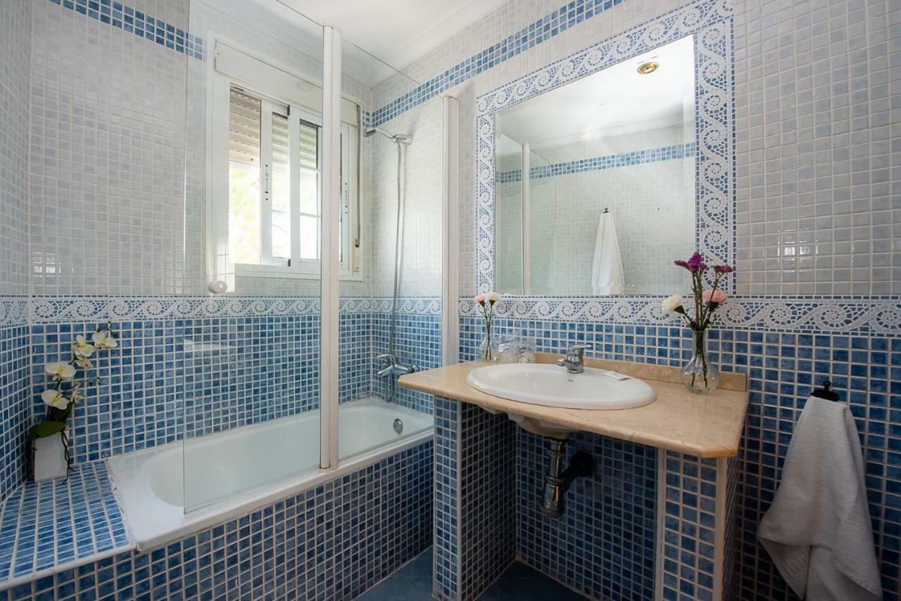 Double or Twin Room Private Bathroom