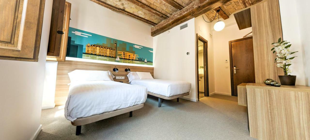 Twin Room Private Bathroom