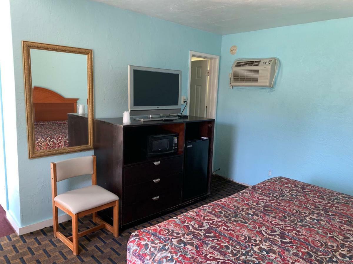 King Room - Non-Smoking