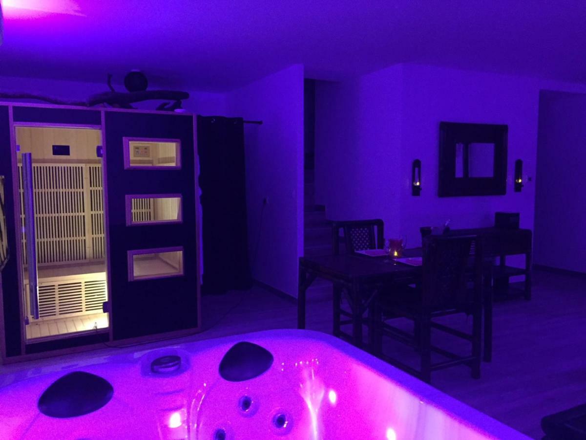 Suite with Hot Tub,862173236:JPEG