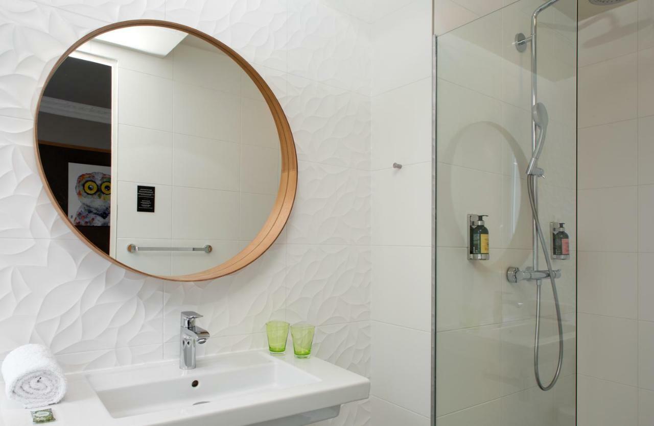 Quarto Executivo com 2 Camas de Solteiro