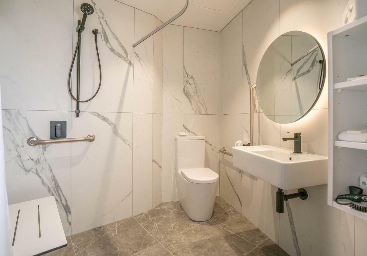 Chambre Lit King-Size - Accessible aux Personnes à Mobilité Réduite