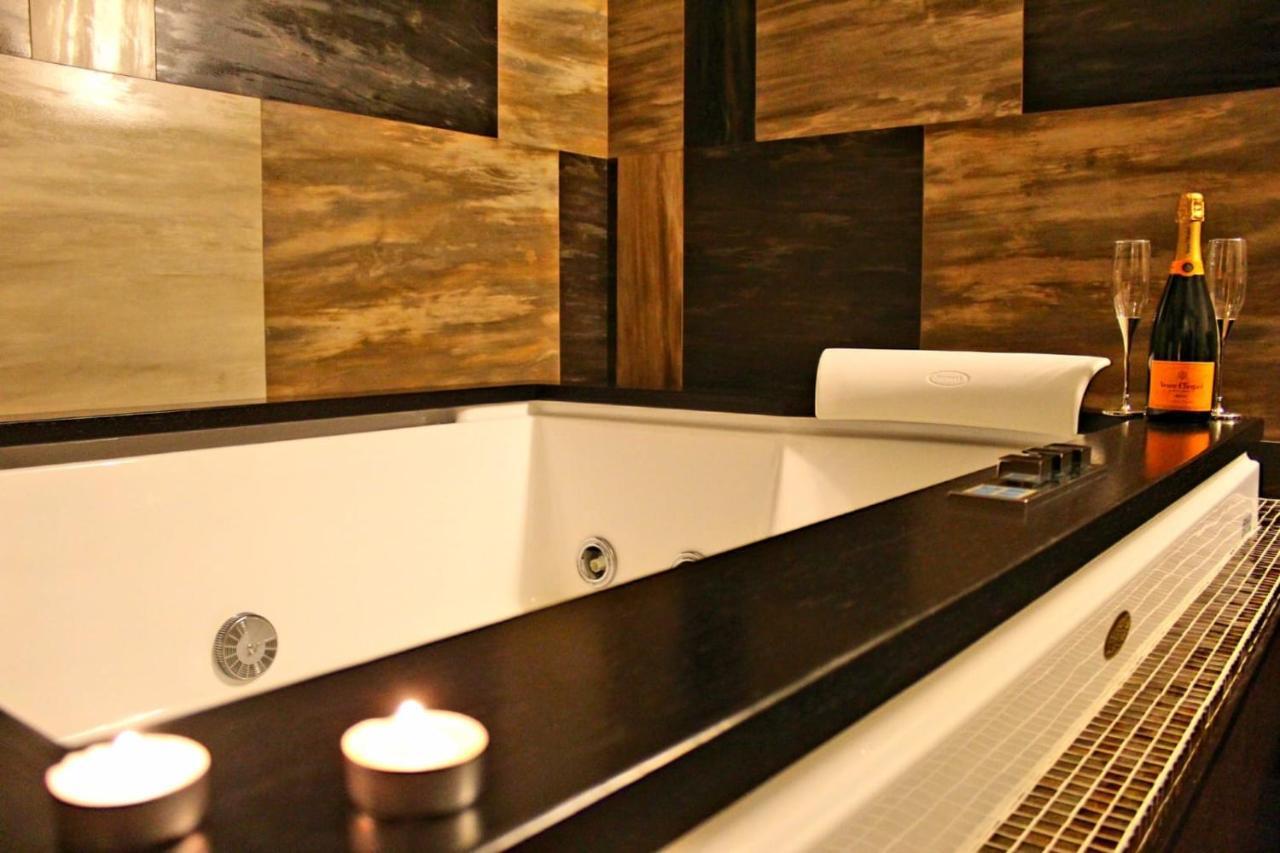 Family Room Private Bathroom