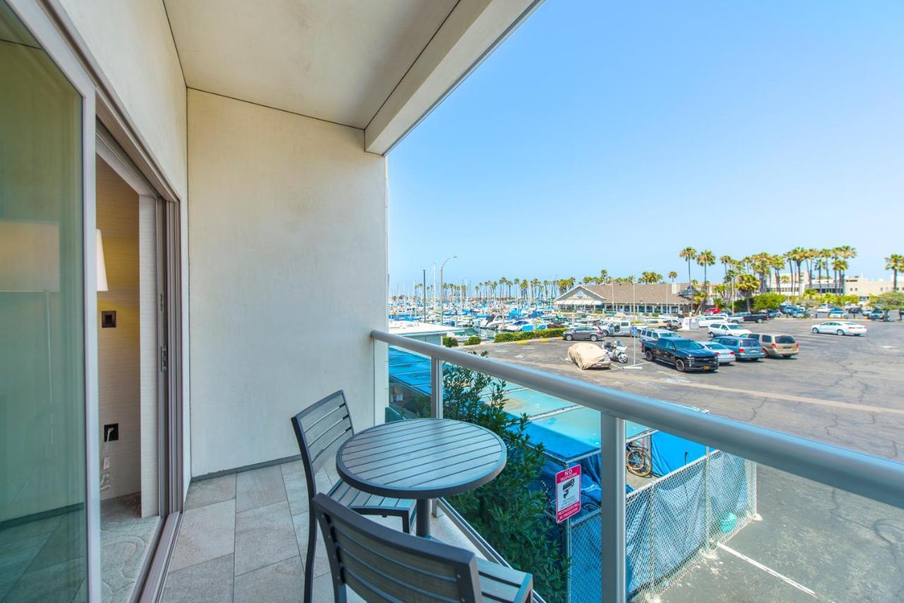 Deluxe Double Queen Room with Balcony View,957288508:JPEG