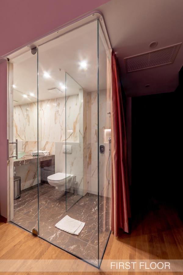 Single Room,957629623:JPEG