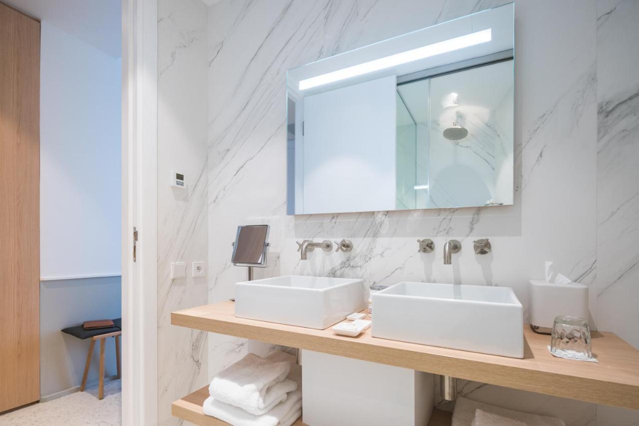 Deluxe Double Room with Balcony,968833879:JPEG