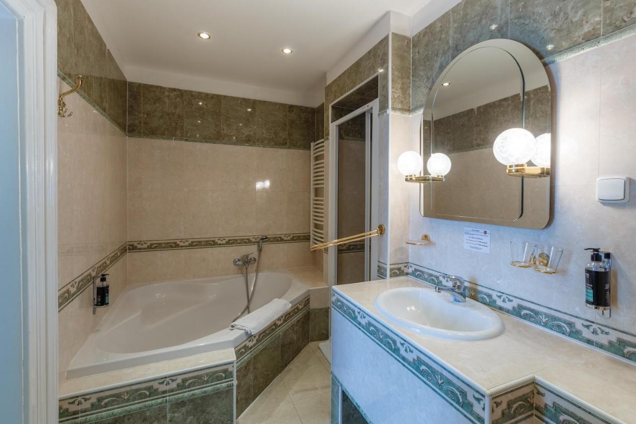 Superior Two-Bedroom Apartment,1327205780:JPEG