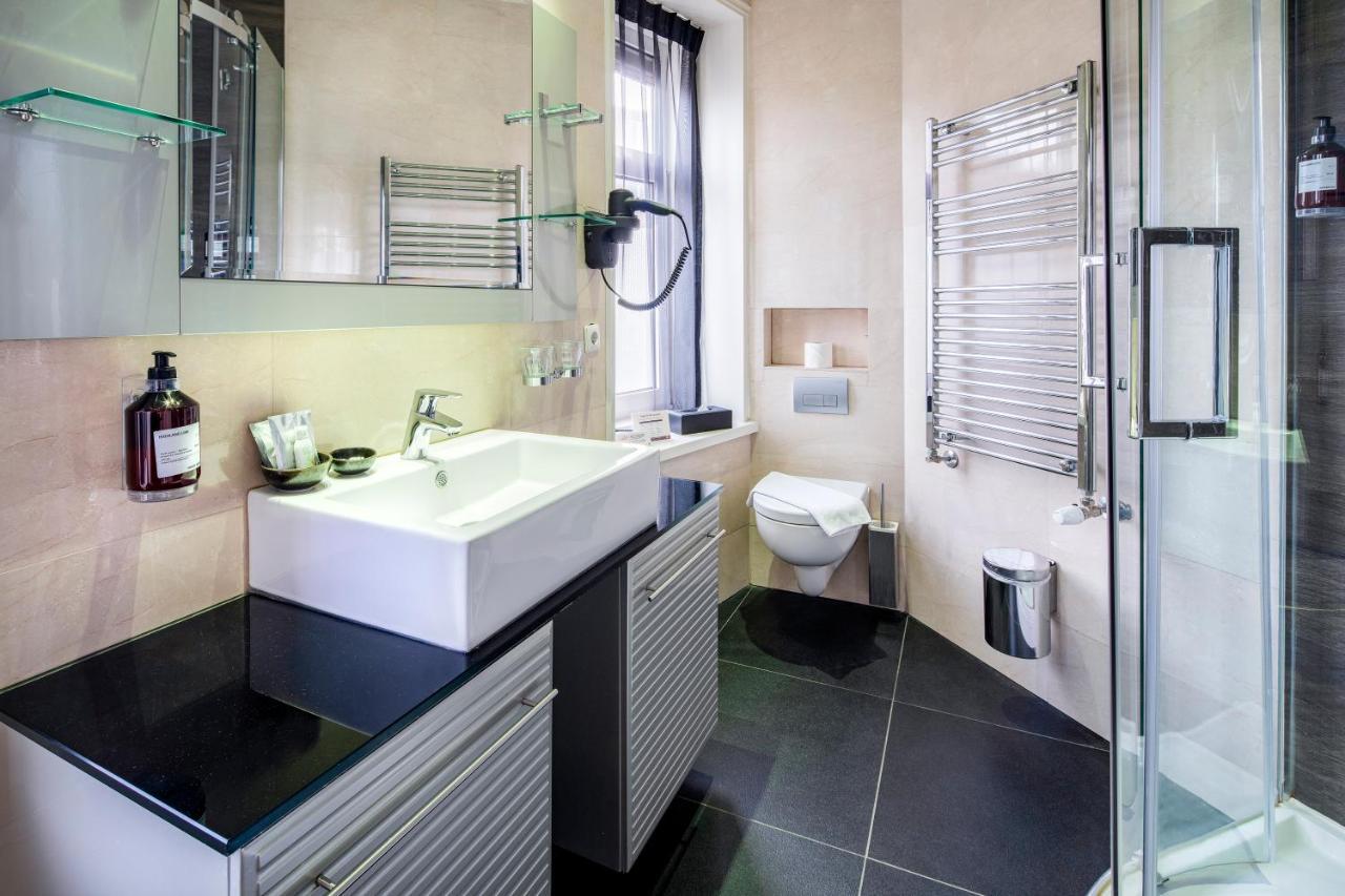 Small Single Room Street Side Ground Floor