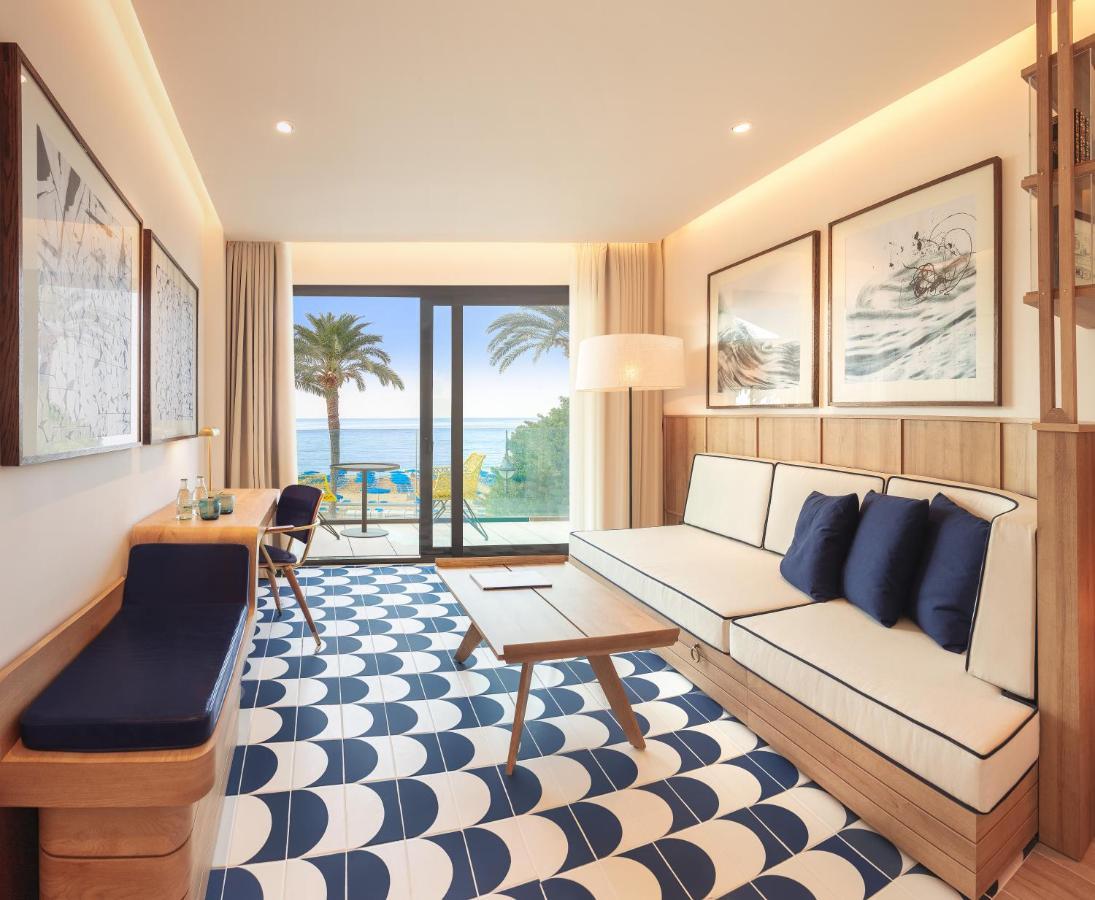 Suite Junior avec Terrasse - Vue sur Mer (2 Adultes + 2 Enfants jusqu'à 11 Ans)