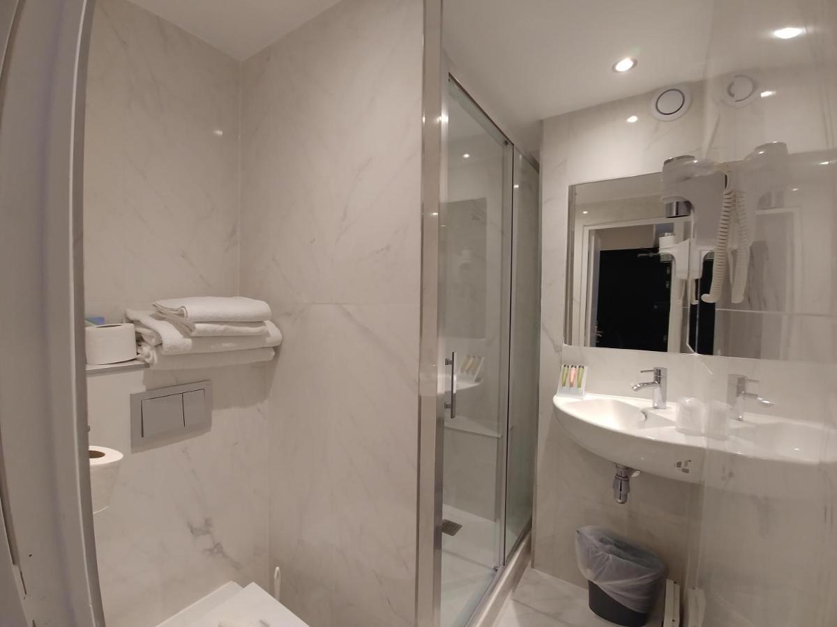 Großes Doppel-/Zweibettzimmer