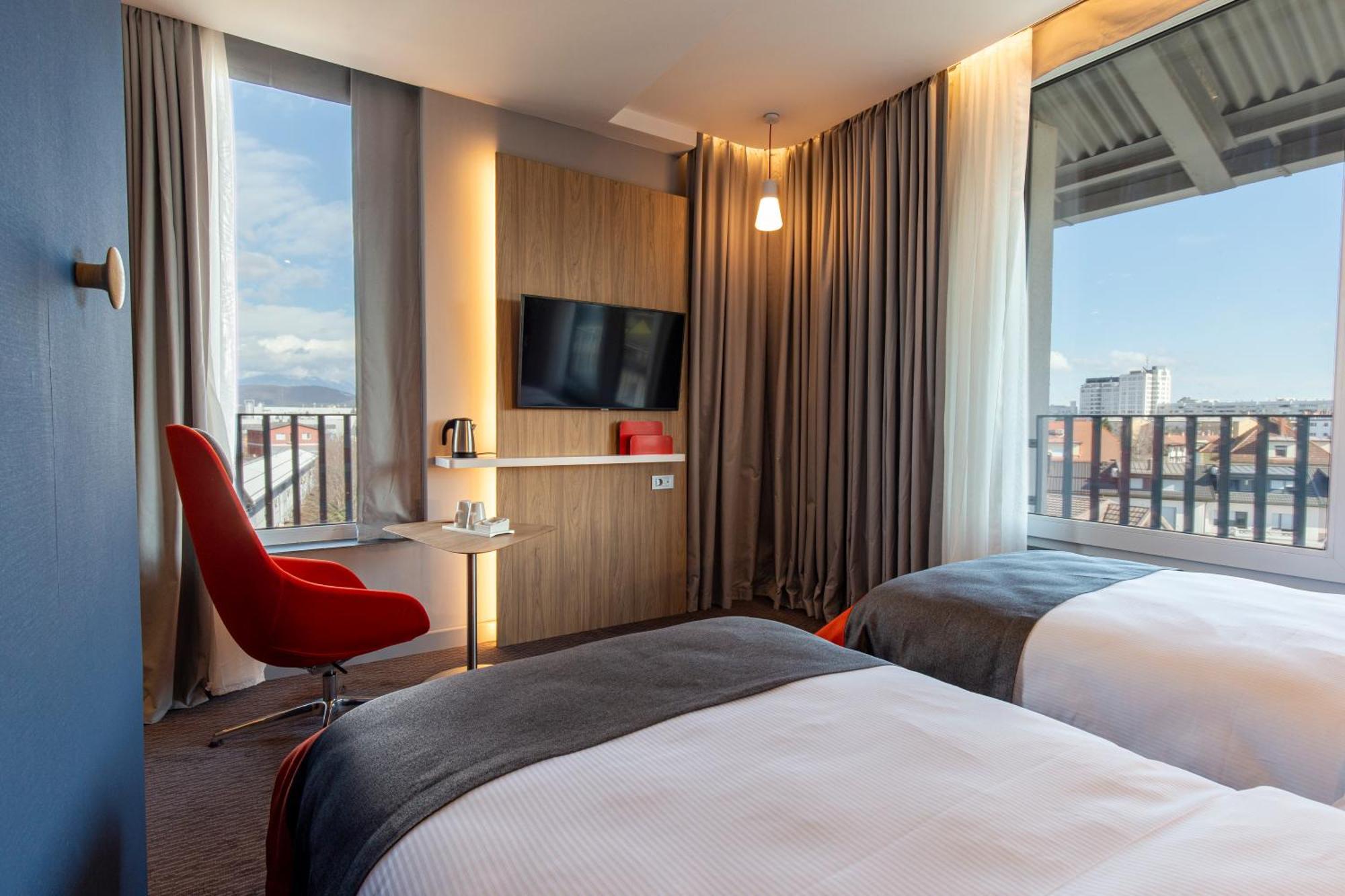 Standaard kamer met twee aparte bedden en een slaapbank