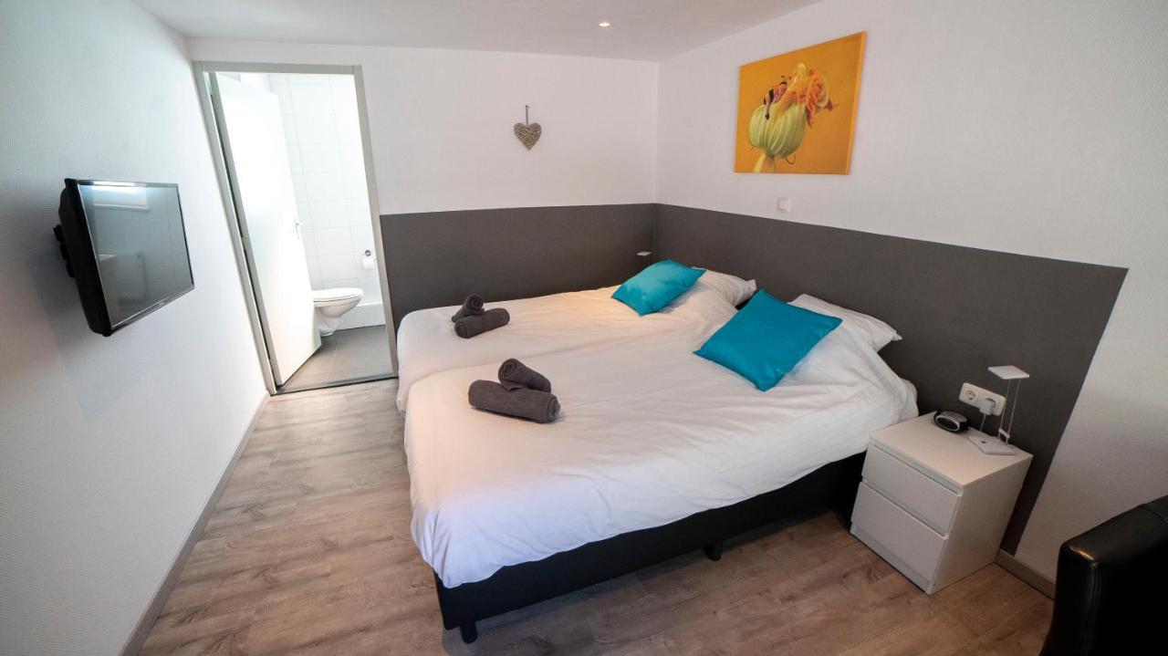 Comfort Double Room Shower