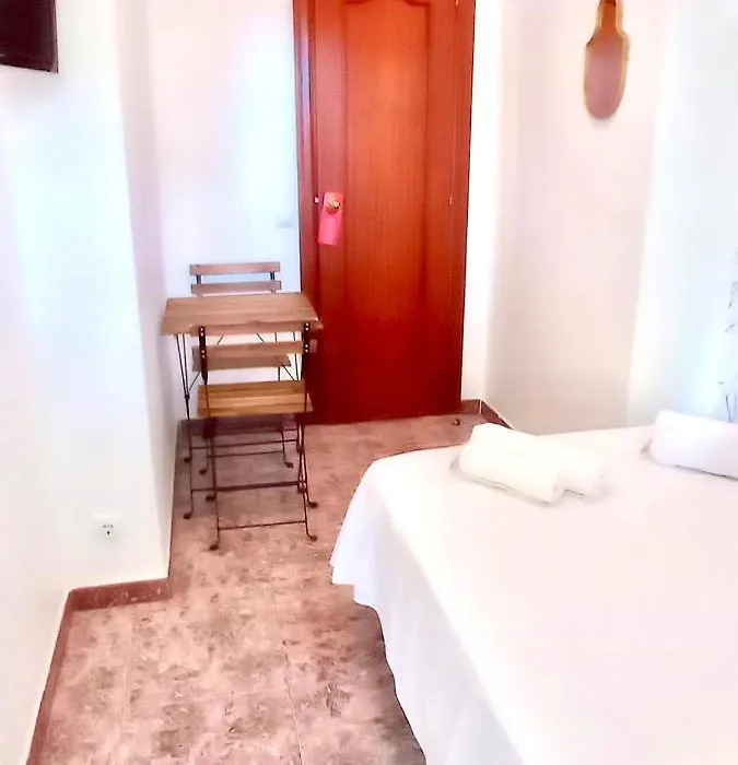 Gran Via Guesthouse-1