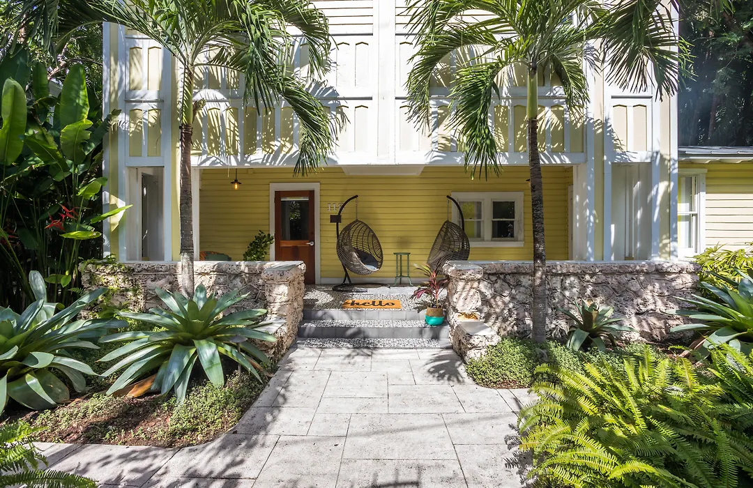 Miami River Inn By Renzzi-1