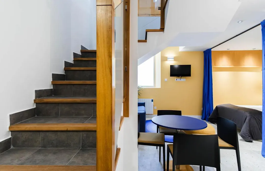 Apartamentos El Reloj-1