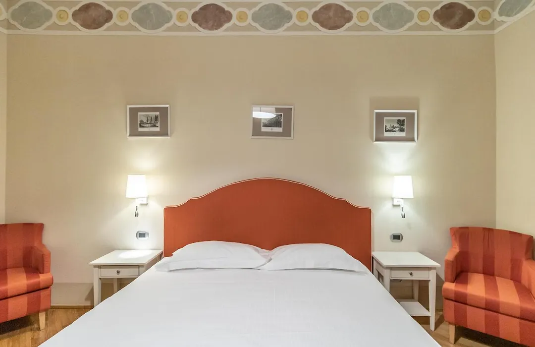 Casa Isolani Piazza Maggiore-1