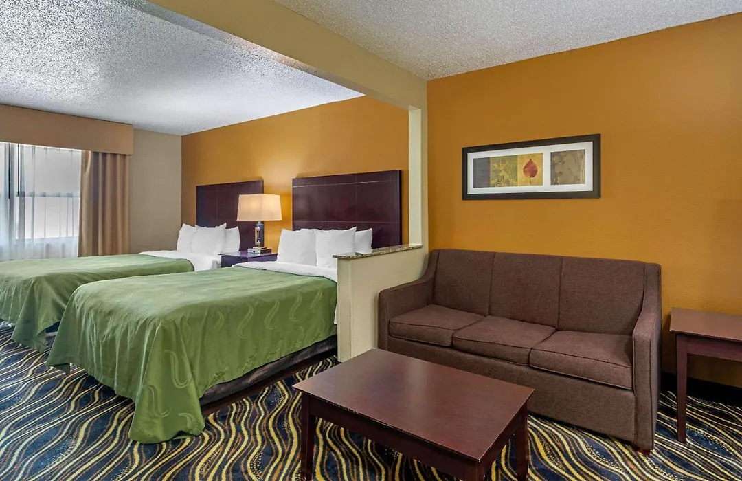 Quality Suites Addison-Dallas-1