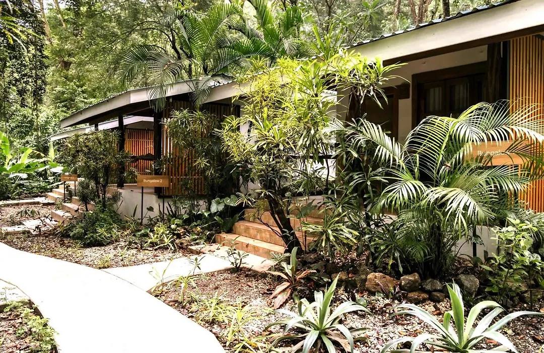 Makanas Beach Bungalows-1