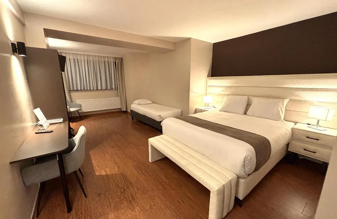 Escale Hotel-1