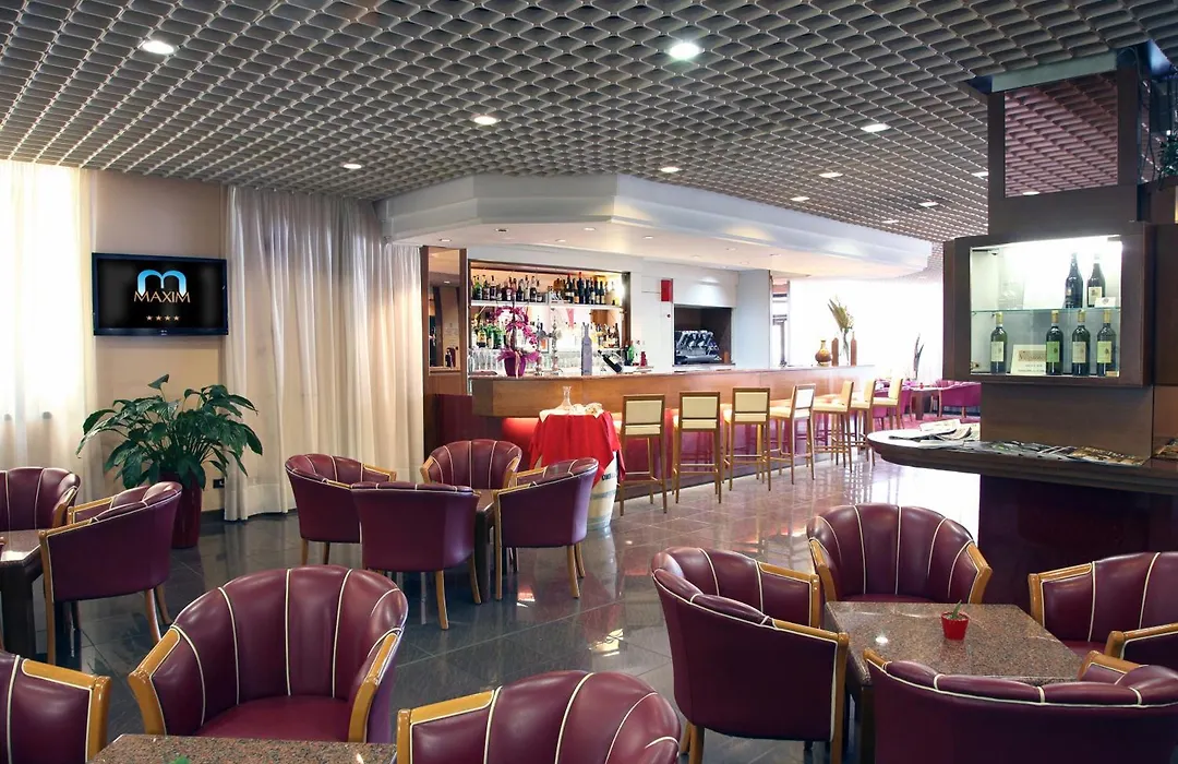 Hotel Maxim-1
