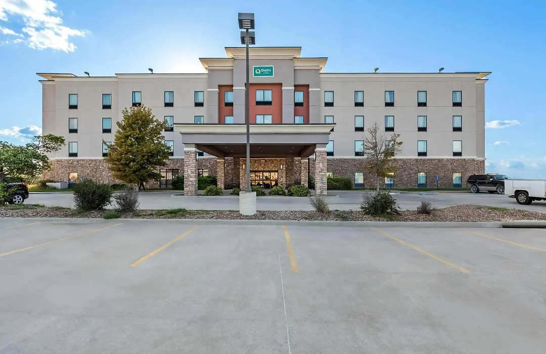 Quality Inn - Pratt-1