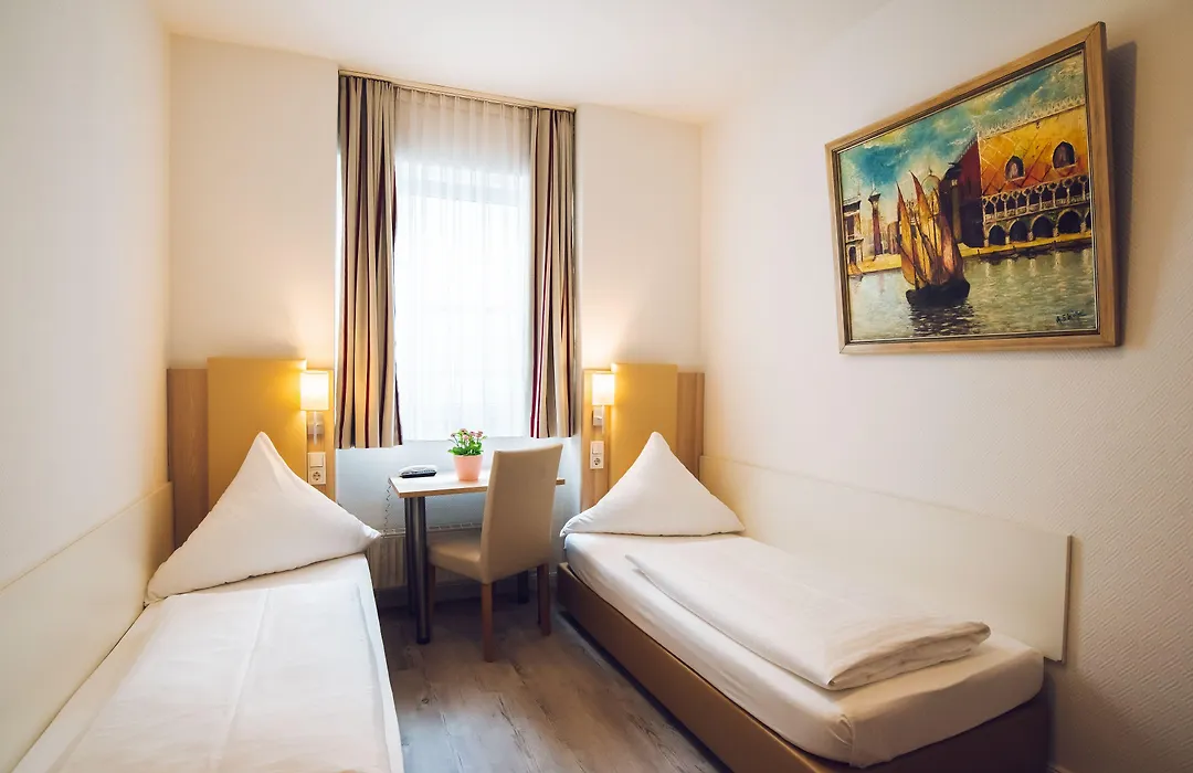 Hotel Domblick Garni-1