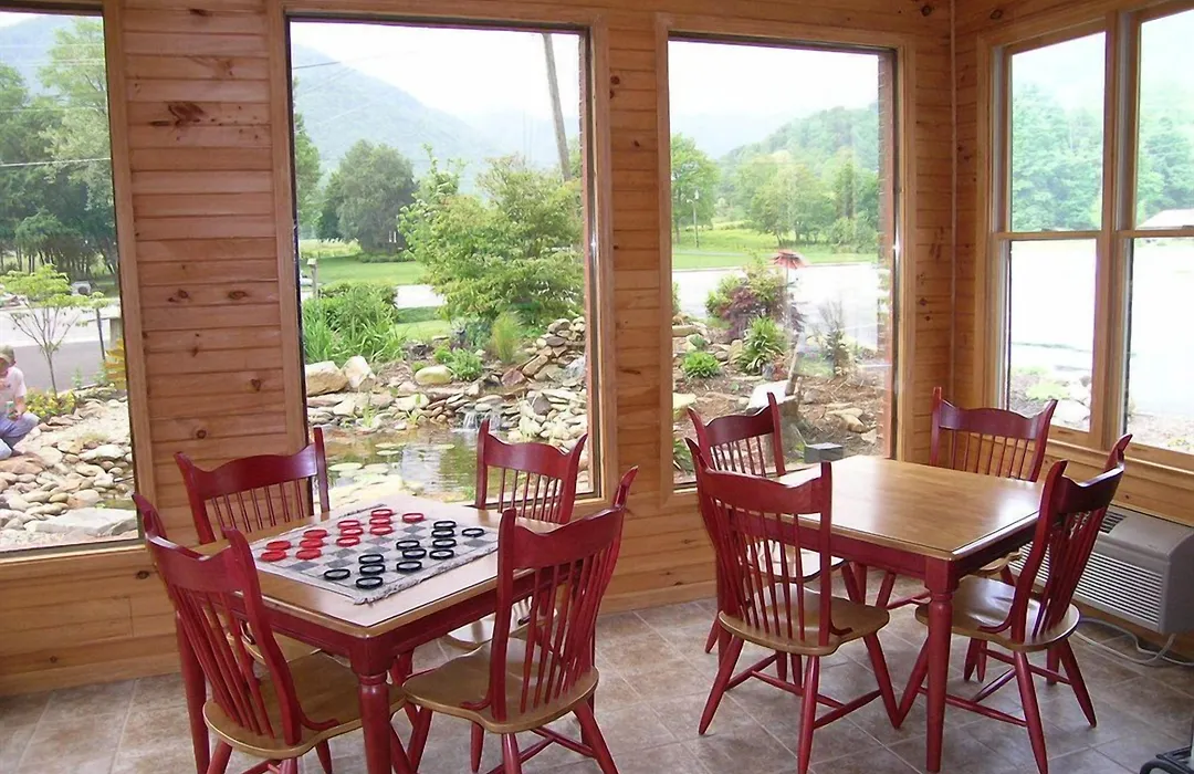 Jonathan Creek Inn-1
