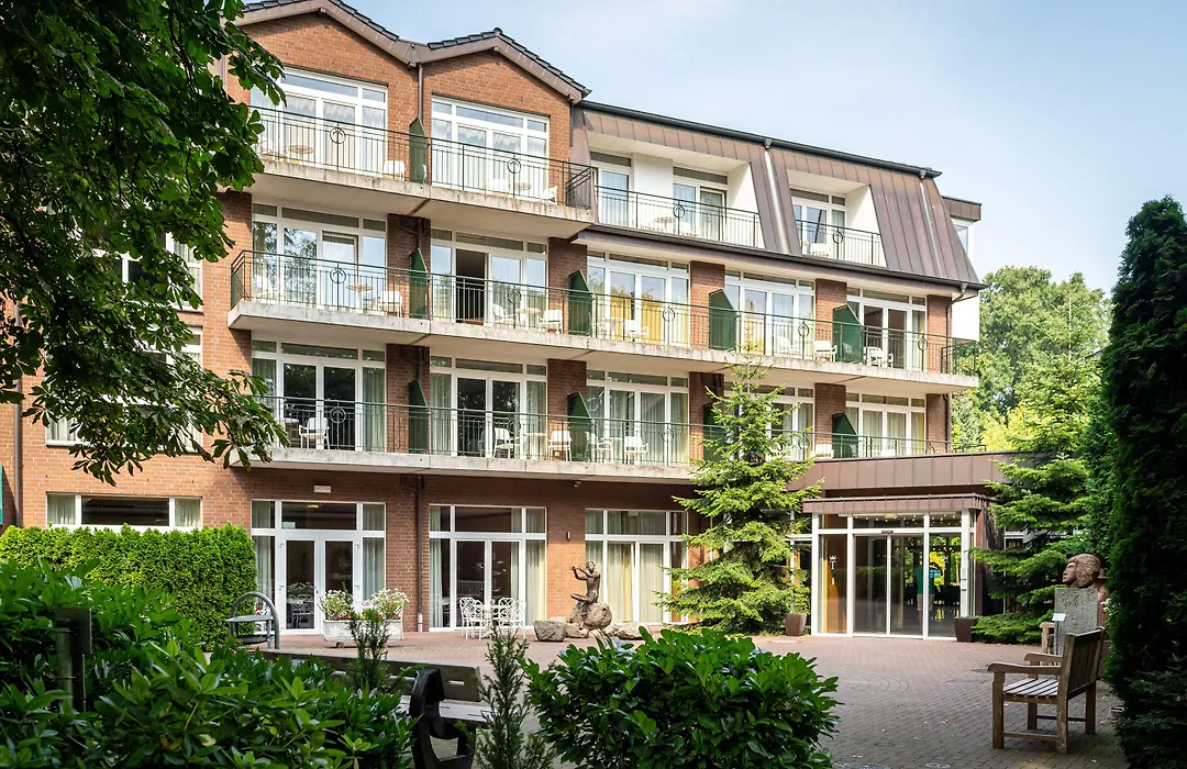 Waldhotel Tannenhäuschen-1
