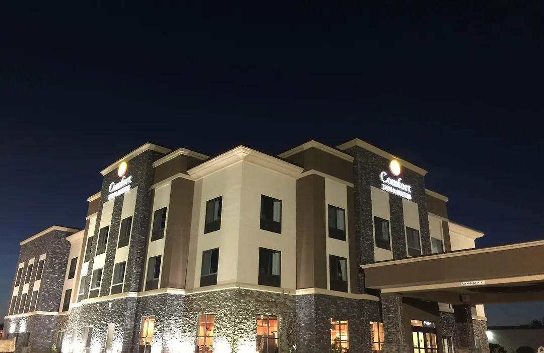 Comfort Inn & Suites Moore - Oklahoma City-1