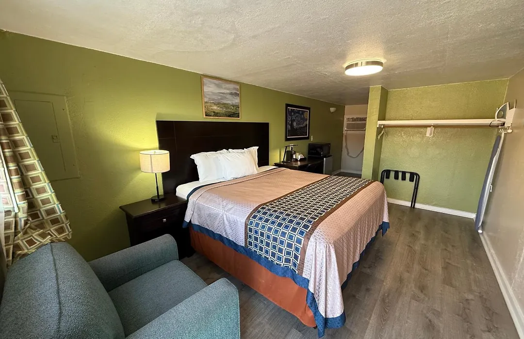 Executive Inn & Kitchenette Suites-Eagle Pass-1