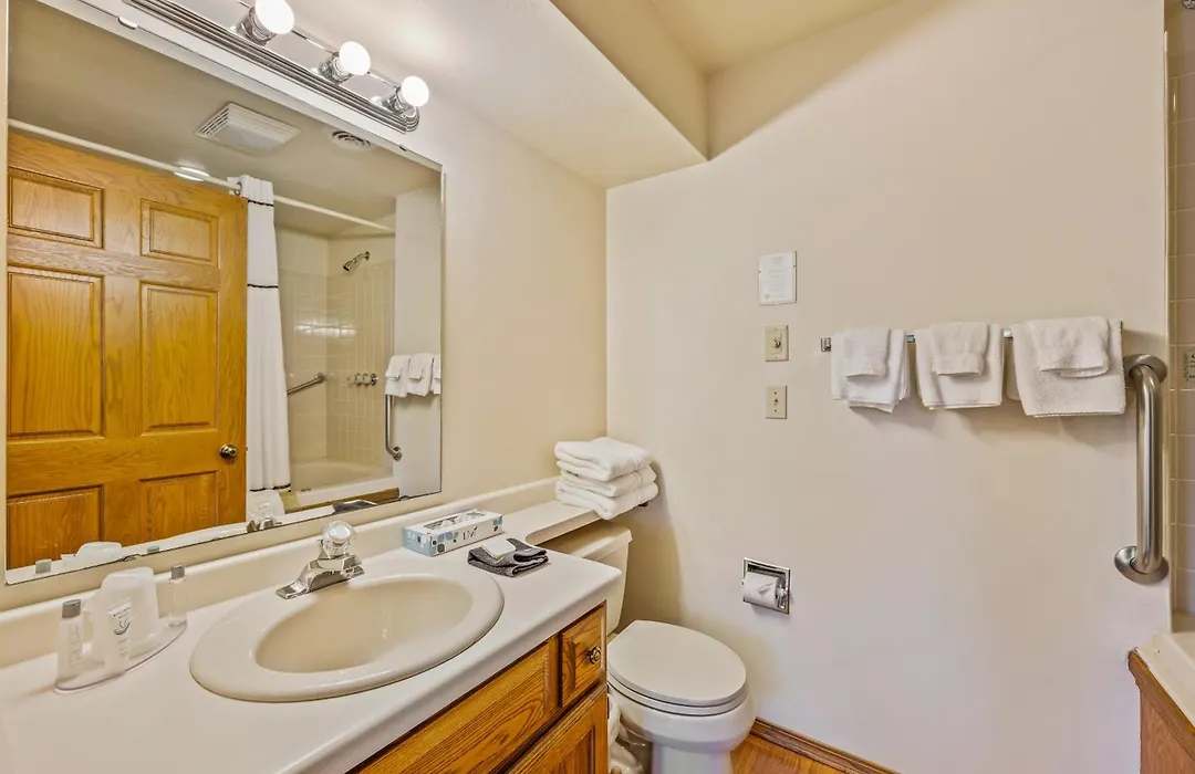 Evergreen Hill Condominiums-1
