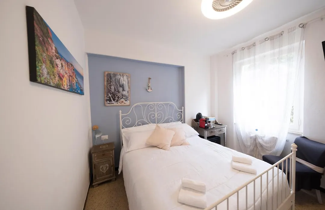 Pippo a Vernazza Rooms-1