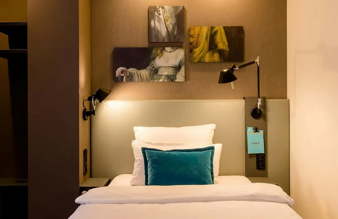 Motel One Amsterdam-Waterlooplein-1