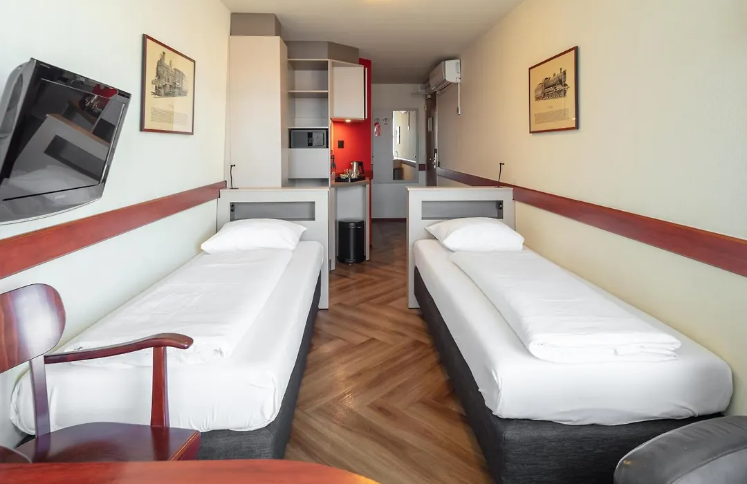 A-Train Hotel-1
