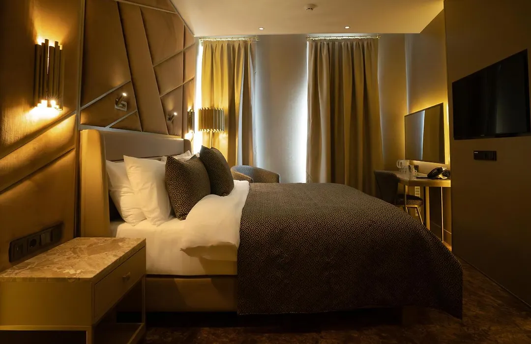 Art Hotel Rotterdam-Fully Renovated-1