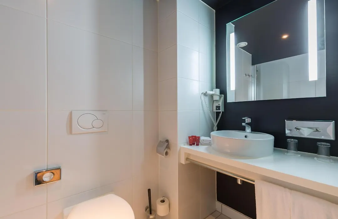 Leonardo Hotel Almere City Center-1
