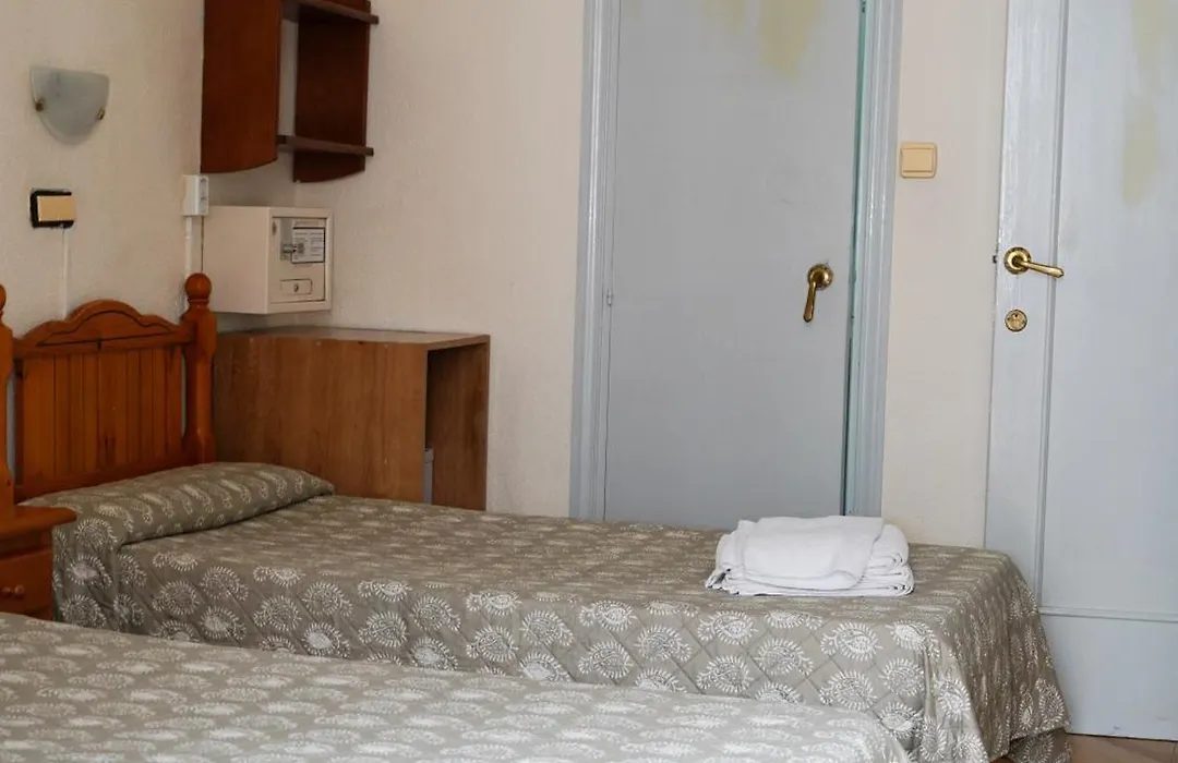 Hostal Fuentesol-1