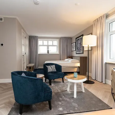Hampton Home B&B Suites-3