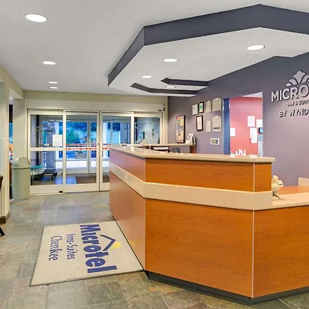 Microtel Inn & Suites By Wyndham Cherokee-3