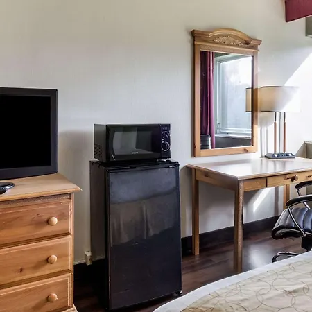 Clarion Hotel Seekonk - Providence-3